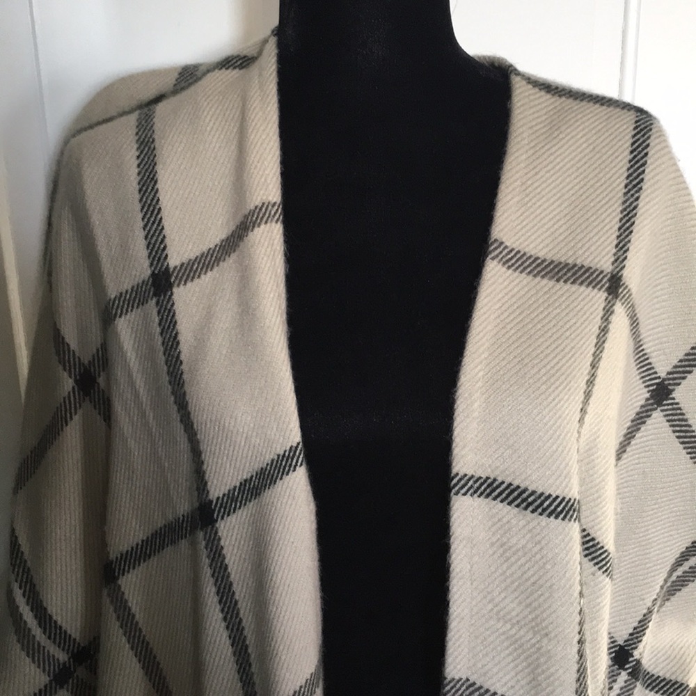 Top - Picture 2 of 4